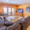 Bella Vista! Amazing Lake Views, Hot Tub, Peleton!