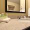 Holiday Inn Express & Suites Chicago-Libertyville by IHG