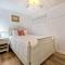 Pacific Haus - 8BR Oceanfront Getaway - Private Beach - Fire Pit - Beach Gear - Oceanside