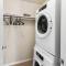 Spacious 2 Bed/2 Bath Condo with Gym and Laundry - ملبورن