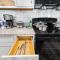 Elegant 3BR/2BA Condo Near Beaches & Attractions - ملبورن