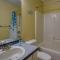 Breezy Fort Walton Townhome about 5 Mi to Beach!