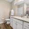 Elegant 2 Bedroom/2 Bath Condo with All Amenities (Pool, Gym, Laundry, etc) - ملبورن