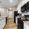 Elegant 2 Bedroom/2 Bath Condo with All Amenities (Pool, Gym, Laundry, etc) - ملبورن