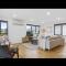 Spacious House Close to Hobart CBD WiFi and New Sony QLED Smart TV - Moonah