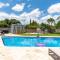 Hollywood Paradise Luxury 4BR 3BA Home and Outdoor Fun with Heated Pool
