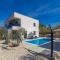 Villa LIO with private pool - Linardići