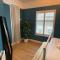 Hoole House- Bright and modern 2 bedroom house, close to Chester train station and the City Centre