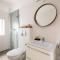 Play and Relax in Lake-Parkside Cozy Family Retreat - Jegenye Cottage