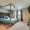 Brandon Duplex with Screened-In Porch and Pool Table! - Brandon