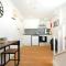 Central Buckingham Apartment #1 with Free Parking, Pool Table, Fast Wifi and Smart TV with Netflix by Yoko Property
