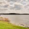Waterfront Home on Lake Milton Dock, Hot Tub