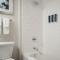 Four Points by Sheraton Milwaukee North Shore