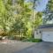 Le Canard Cottage with Porch 10 Mi to Asheville! - Arden