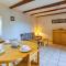 Cozy Home In Castelnau D Mandailles With Kitchen - Castelnau-de-Mandailles