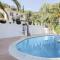 Lovely villa with heated pool and green garden