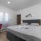 Villa Alison Deluxe with private spa and heated swimming pool