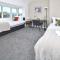 Lily House by YourStays - Cosy 3 Bedroom House in Crewe