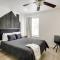 Serene Dallas Condo with Pool - Walkable Location! - دالاس