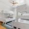 Amazing family-friendly and group-friendly accommodation #TheBackDorch - 波士顿