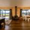 Fiery Peak Eco-Retreat with Wood-fired Hot tub