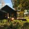 Fiery Peak Eco-Retreat with Wood-fired Hot tub