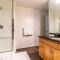 Spacious 2BR Near Santa Monica Beach, Walk Everywhere!