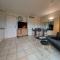 Rare : au bord du lac d’Annecy, cosy appartement en rez de jardin avec terrasse privative