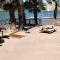 3 bedroom, 2 bath 1 min walk to the beach