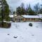 Country Club Hideout - w/ HotTub, King bed