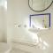Central MK House with Free Parking, Fast Wifi, and Smart TV with Xbox, Sky TV Packages and Netflix by Yoko Property - Milton Keynes