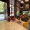 The Base Central - Luxury Resort-Style Comfort - Ban Rangeng