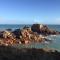 Studio les pieds dans leau au port de Ploumanach