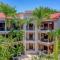 Macaw Oceans Club#20