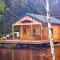 Cabane pilotis sur étang, au lac de Chaumeçon - Saint-Martin-du-Puy