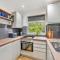 Stylish Maisonette near the heath with Free parking & Wi-Fi