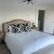 Outstanding 4-Bedroom Town House By Valore Property Services - Milton Keynes