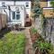 Cute Cottage in Egham Heathrow- 7 Guests 3 bedrooms - Egham