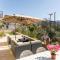 * Farmhouse with views * Walk to everything - بارغا