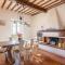 * Farmhouse with views * Walk to everything - بارغا
