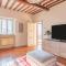 * Farmhouse with views * Walk to everything - بارغا