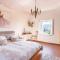 * Farmhouse with views * Walk to everything - بارغا