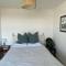 Beach house with sea views minutes from the surf - Northam
