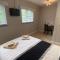 Deepcut Lodge Bed & Breakfast Self Service