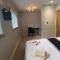 Deepcut Lodge Bed & Breakfast - Camberley