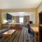 Super 8 by Wyndham Lees Summit
