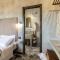 Via Roma Charming Rooms