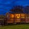 Hillside View Shepherds Hut - Ockeridge Rural Retreats - Little Witley