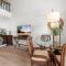 Convenient to downtown Kihei, across famous Charley Young Beach, 3 pool, tennis courts MV3407