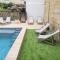 Maison 1634 - petit-déjeuner offert, parking, centre ville à pied, piscine, climatisation, cuisine